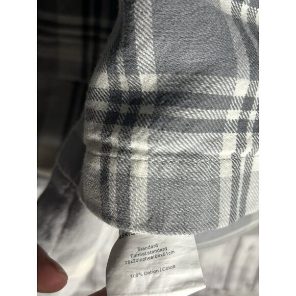 Pottery Barn Turner Plaid Print Cover Gray Ivory PAIR Standard Standard Shams - Picture 6 of 7